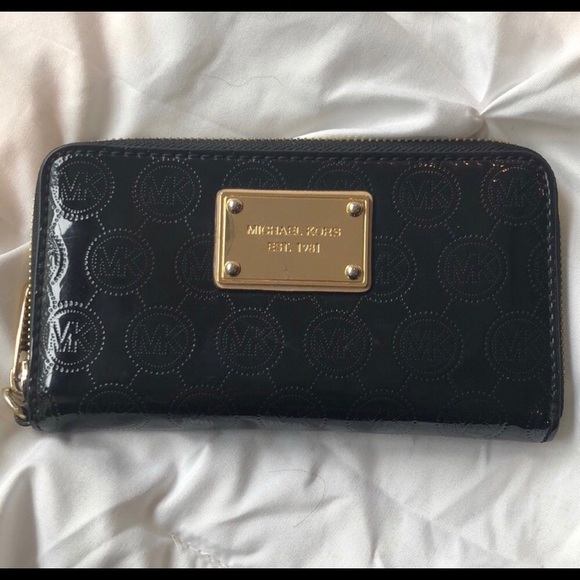Michael Kors Wallet - Picture 1 of 4